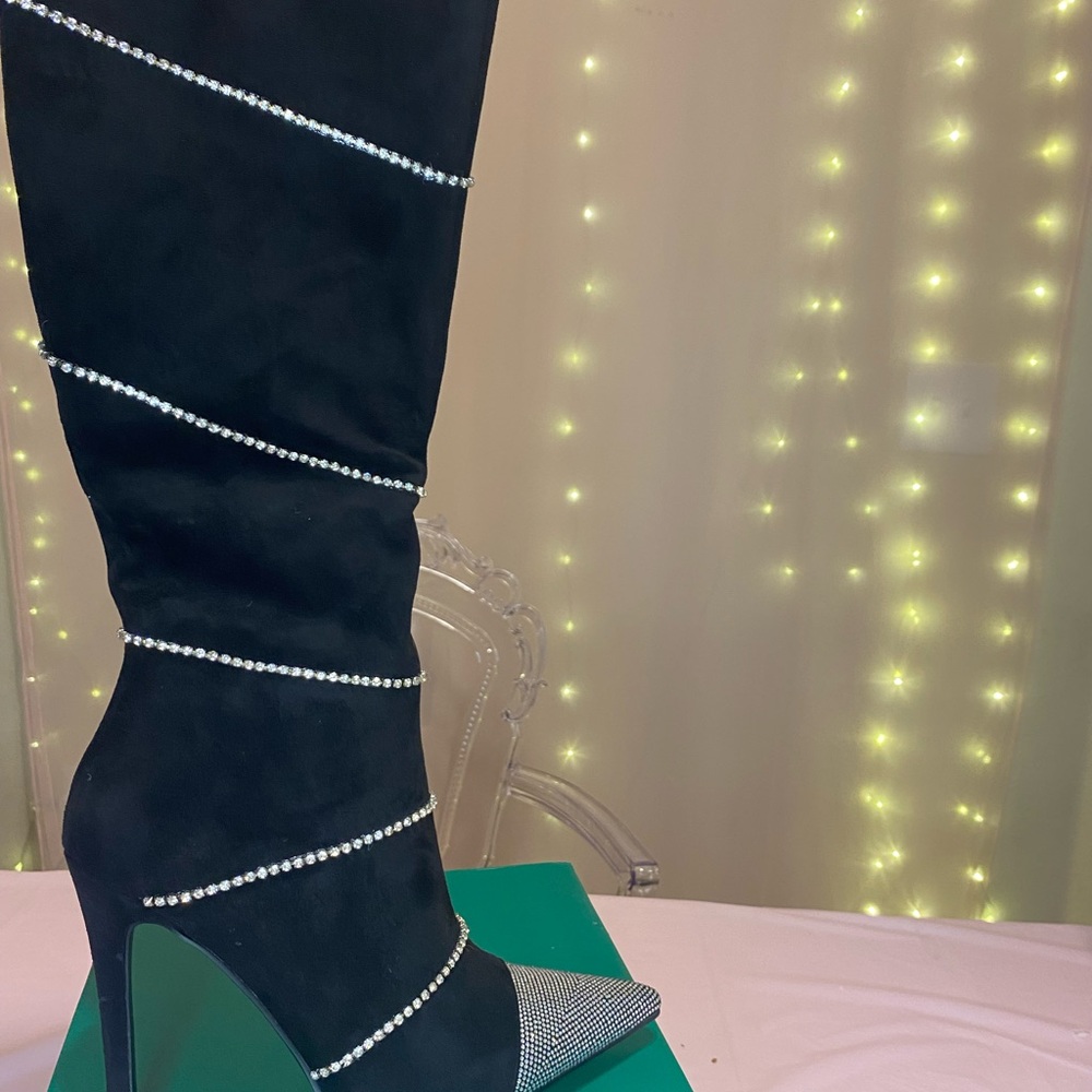 Elegant Black Knee-High Boots with Rhinestone Accents
